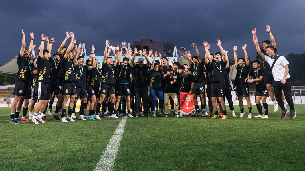 HKU Men’s Soccer Team won the Championship again after one year in USFHK 2022-23! 